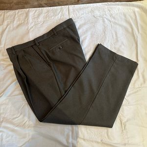 Haggar Men’s  slacks.  42 waist 29 length EUC